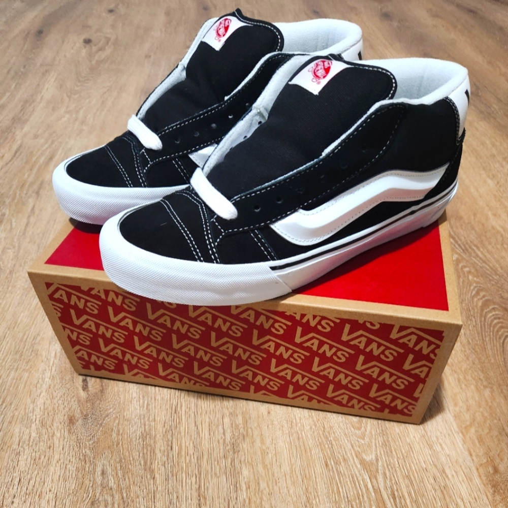 Vans Knu Mid Suede Shoe Black/ True White Men's Size 11.5